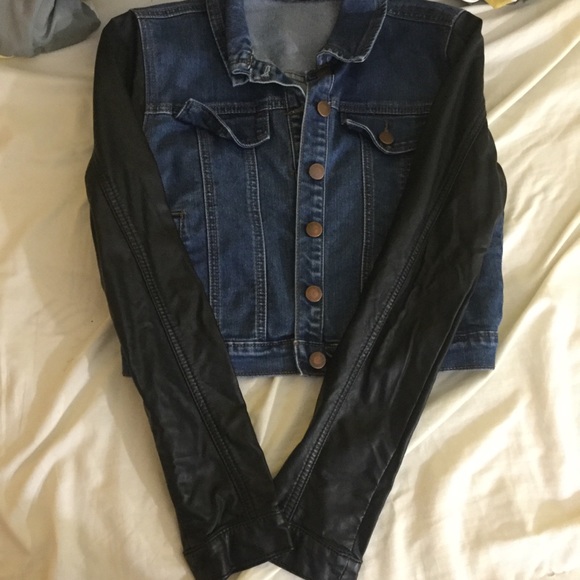 Cropped Denim Jacket - Picture 3 of 4
